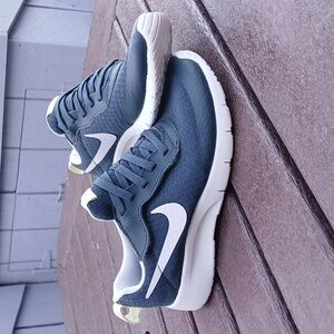 NWOT Kid's Nike Sneakers size 1.5, dark teal/greenish color